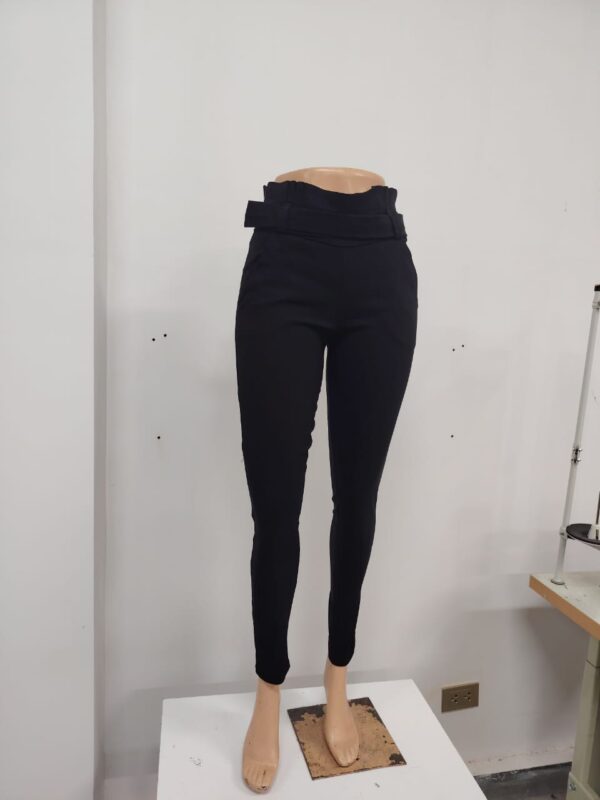 Pantalón negro