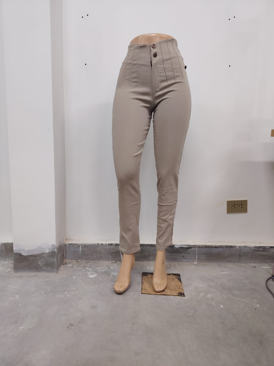 Pantalón beis